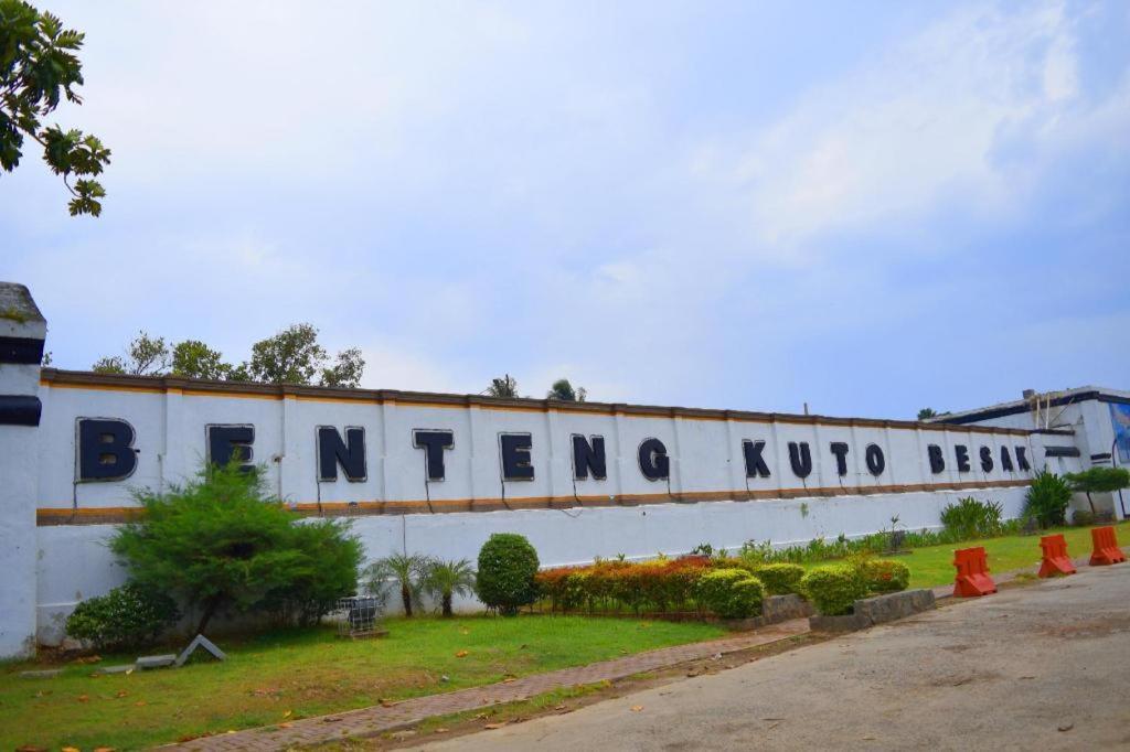 Oyo 90161 Hotel Lendosis Pipa Reja Angkatan 66 Palembang Exterior foto